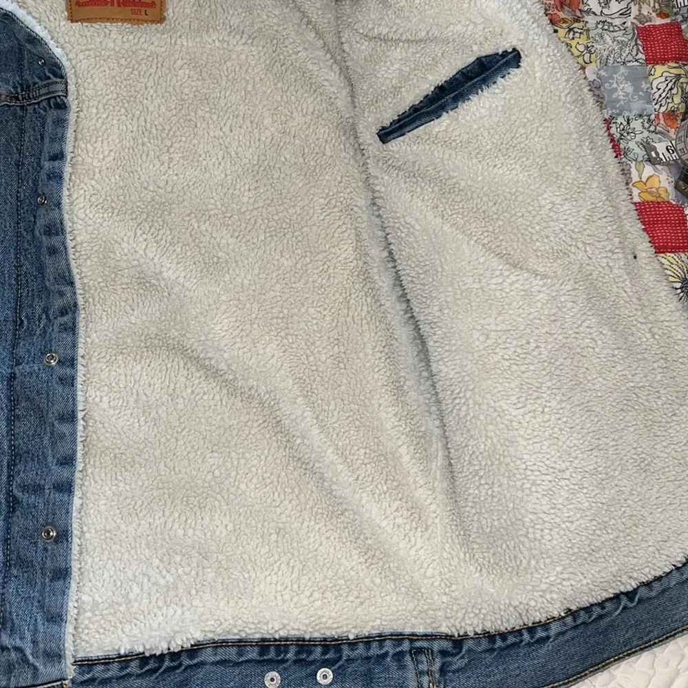Vintage fleece lined distressed Levi’s denim jeans jacket large - Picture 7 of 8